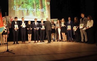Pożegnanie maturzyst&oacute;w 2023 26