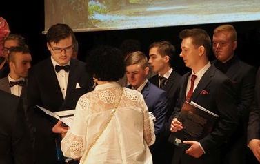 Pożegnanie maturzyst&oacute;w 2023 69