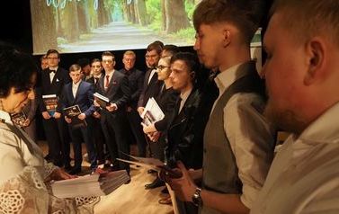 Pożegnanie maturzyst&oacute;w 2023 70
