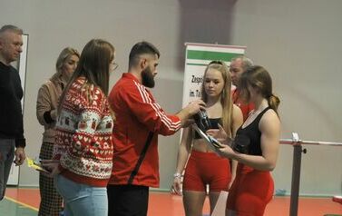 VII MIKOŁAJKOWY TURNIEJ WYCISKANIA SZTANGI LEZĄC 21