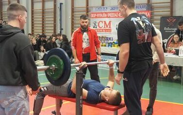 VII MIKOŁAJKOWY TURNIEJ WYCISKANIA SZTANGI LEZĄC 27