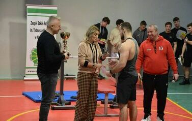 VII MIKOŁAJKOWY TURNIEJ WYCISKANIA SZTANGI LEZĄC 35