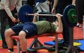 VII MIKOŁAJKOWY TURNIEJ WYCISKANIA SZTANGI LEZĄC 13