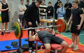 VII MIKOŁAJKOWY TURNIEJ WYCISKANIA SZTANGI LEZĄC 42