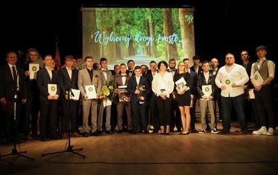 Zdjęcie do Pożegnanie maturzyst&oacute;w 2023